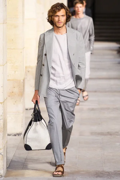 Look 38
